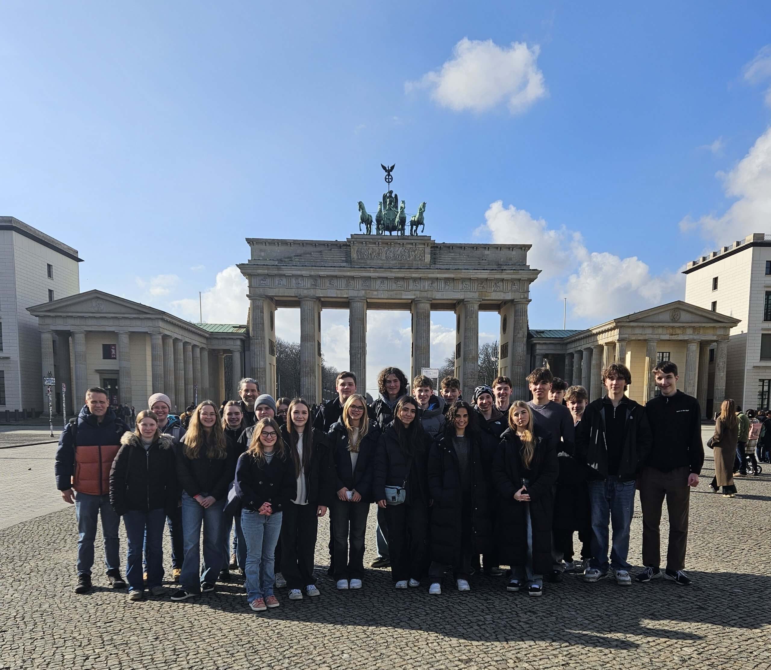 Berlin 01 Die 10b vor dem Brandenburger Tor