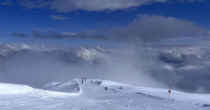 Von Pulverschnee bis Frühlingssonne – Skilager der 7. Klassen voller Kontraste