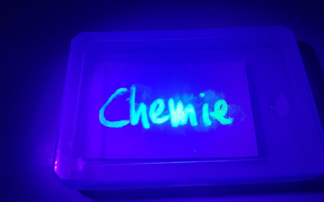 Faszinierende Fluoreszenz – Chemiefortbildung am Hilde