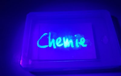 Faszinierende Fluoreszenz – Chemiefortbildung am Hilde