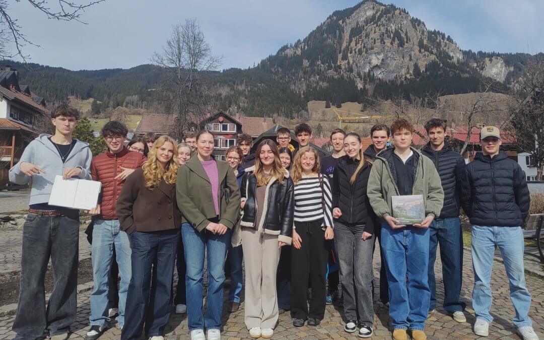 Q12 Geographen/-innen bei Buchvorstellung zur hochalpinen Allgäuer Alpwirtschaftskultur