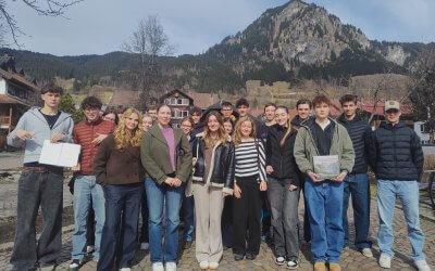 Q12 Geographen/-innen bei Buchvorstellung zur hochalpinen Allgäuer Alpwirtschaftskultur